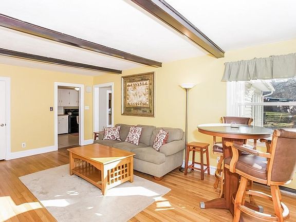 3rd image of 64 Lantern Ln