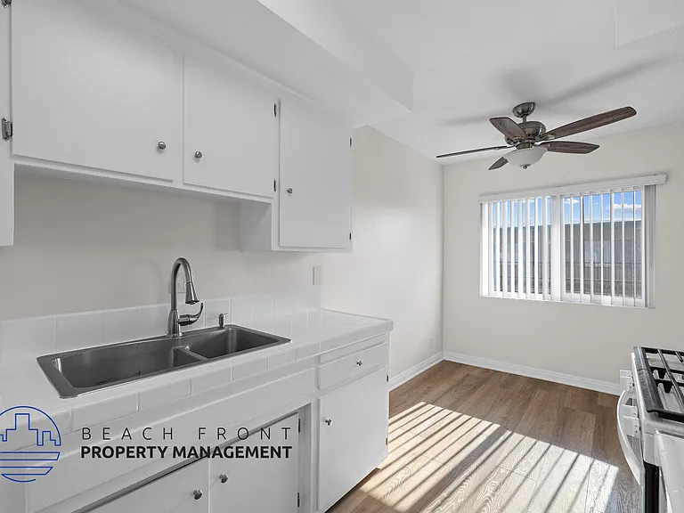 12417 Benedict Ave. — Photo 16