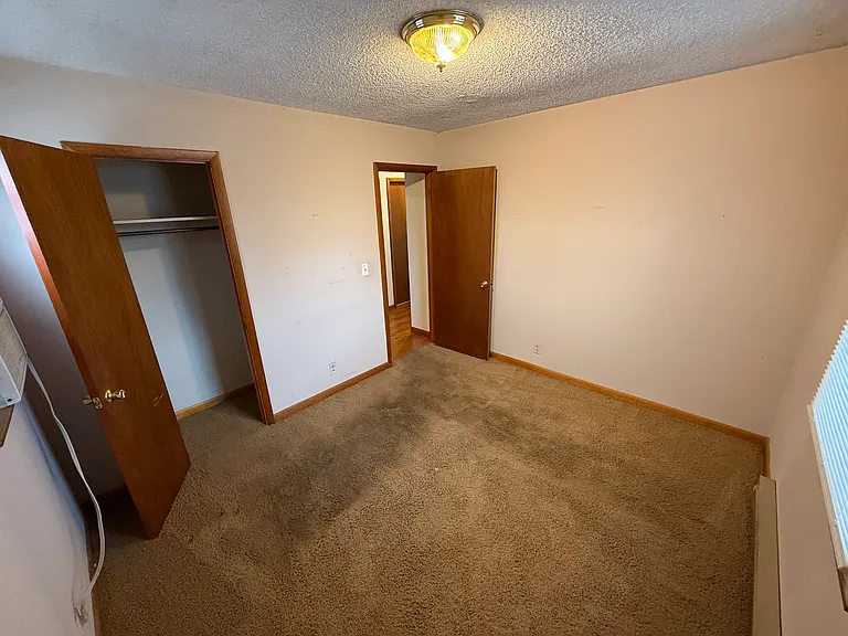 556 Singer Dr — Photo 6