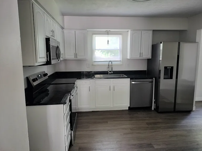 1250 Snohomish Ave — Photo 3