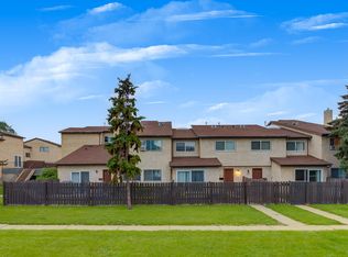 Huntington Townhomes, Edmonton, AB T6H 5S6