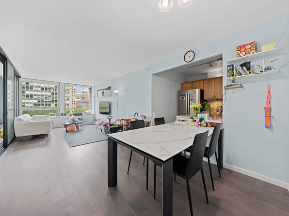 330 East 33rd Street 7B image 2 of 17