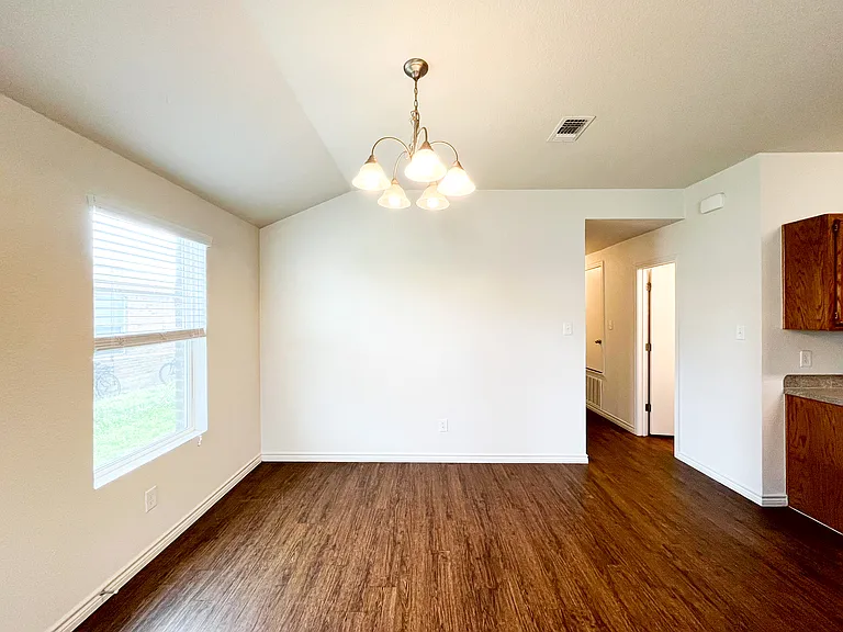 1509 Justin Loop #A — Photo 9