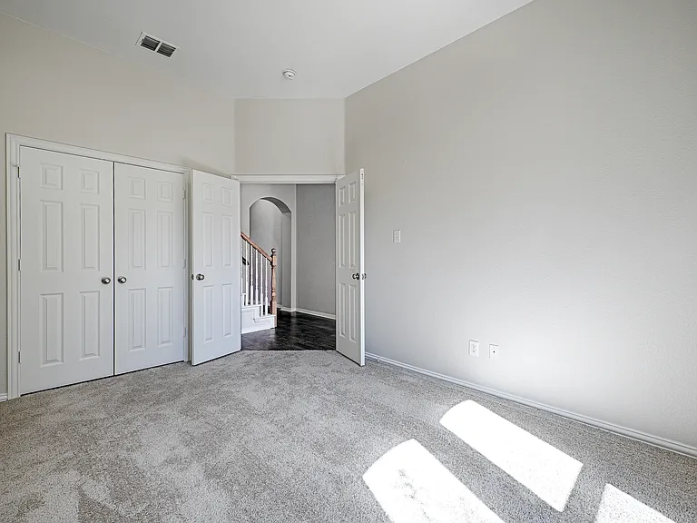 1404 Carriage Ln — Photo 8