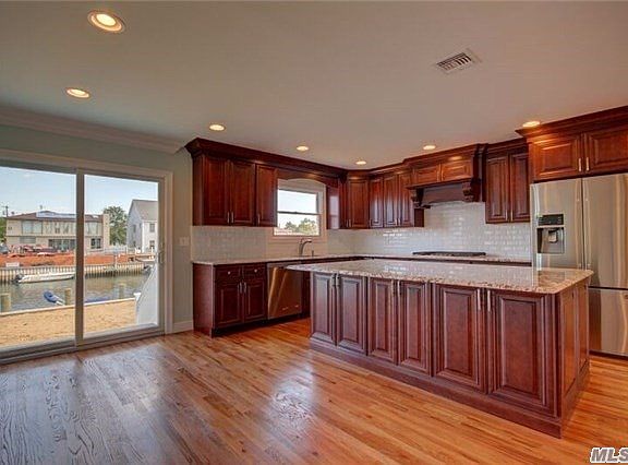 2nd image of 7 Jefferson Pl