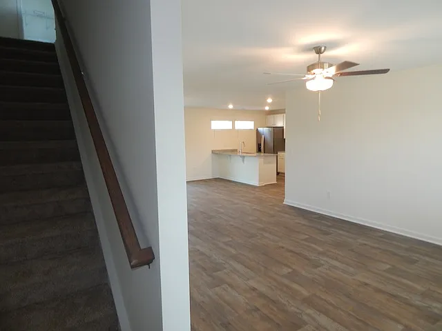 3 bed, 2.5 bath, $2,100 — Photo 3