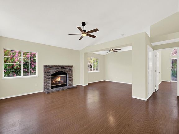 2nd image of 360 Hibiscus Lane