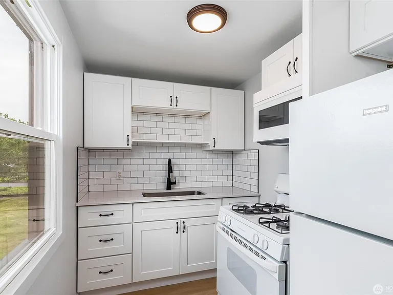 102 D St SW #E — Photo 12