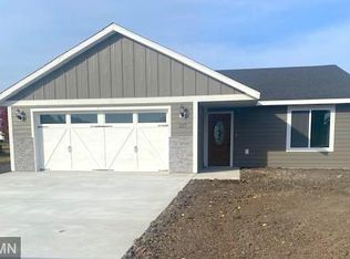 127 Erin Ct, Nicollet, MN 56074