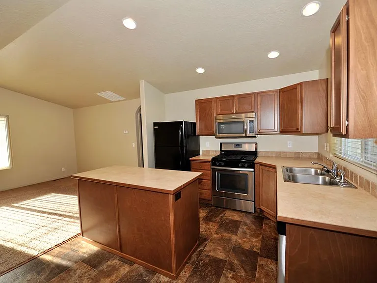 1288 N Pyroclast St — Photo 5