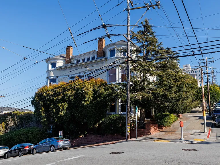 2398 Broadway St — Photo 68