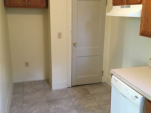 Kitchen with ceramic floor - door goes to basement