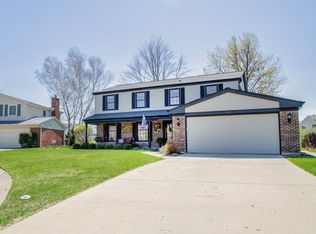 905 N Fairway Ct, Palatine, IL 60067