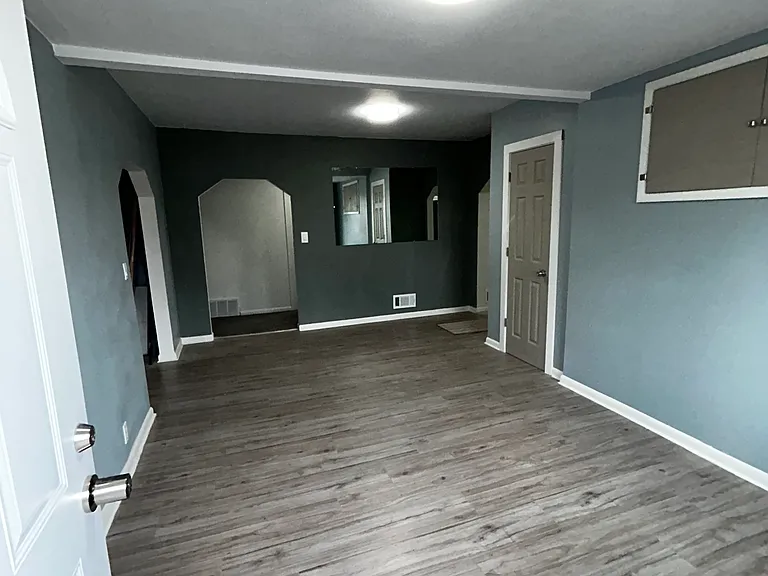 1107 W 6th St #1 — Photo 3