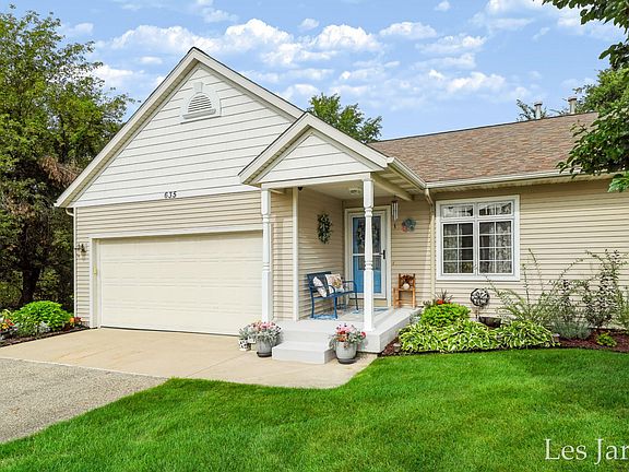 3rd image of 635 Raven Ct