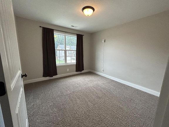 5th image of 132 Sycamore Hill Dr