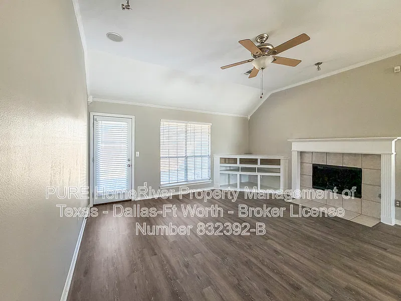 3 bed, 2.0 bath, 1707 sqft, $2,390 — Photo 3