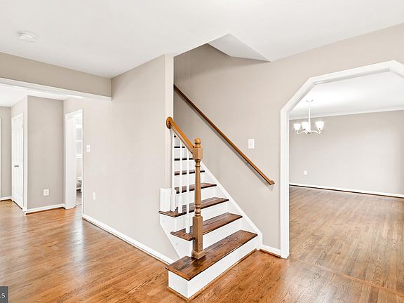 4th image of 3745 Maplecrest Dr