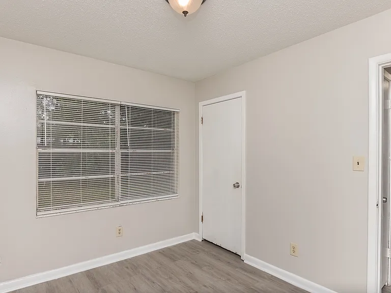 6404 Dunbar Rd — Photo 10