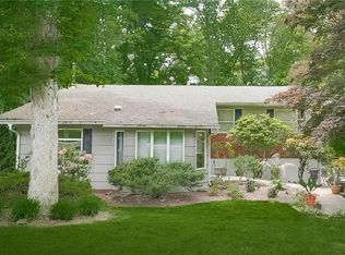 40 Midway Rd, Chestnut Ridge, NY 10977