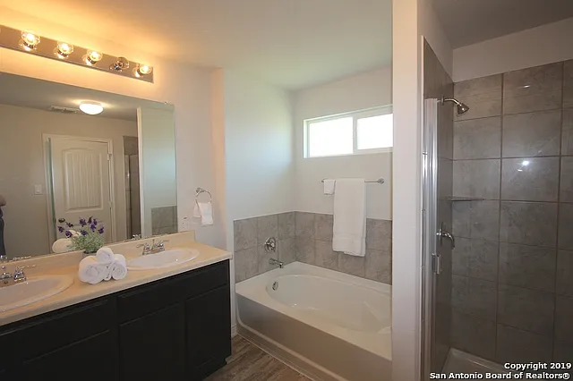 11947 Pearl Jubilee — Photo 13