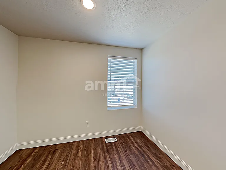 332 N Gibbons Ln — Photo 20