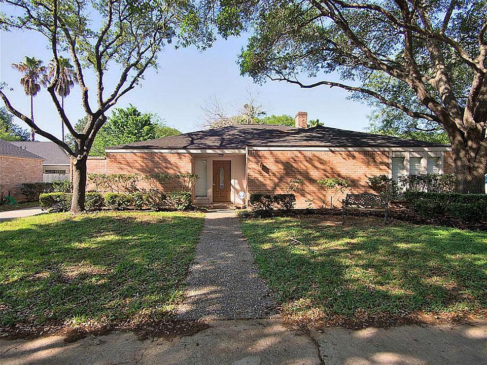 1st image of 15722 Pine Mountain Dr