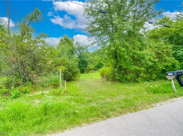 3552 Woodlawn Dr, Barberton, OH 44203