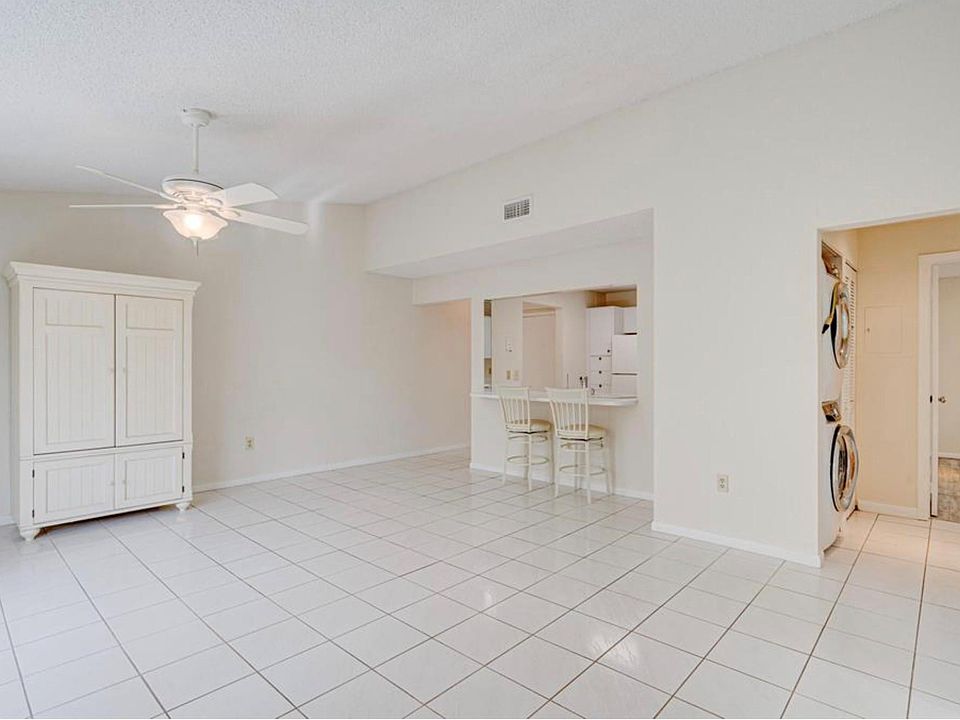 1st image of 811 SE 4th Avenue #205C