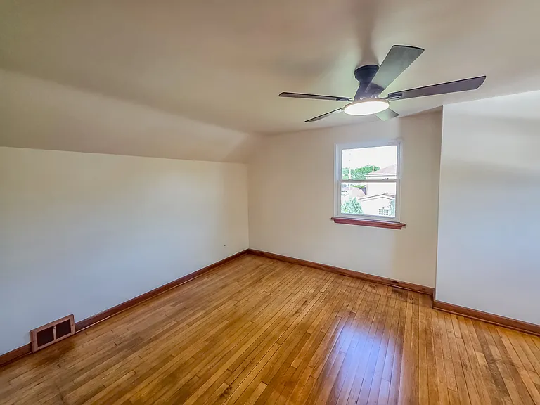 1323 Lincoln Way — Photo 26