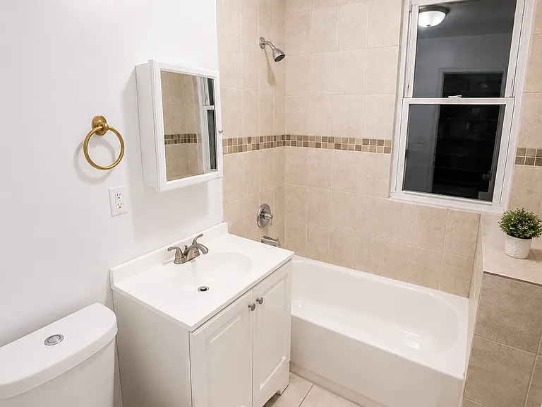 43 Treacy Ave #1AA — Photo 4