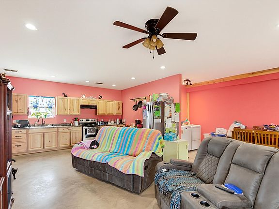4th image of 8369 Spinks Rd