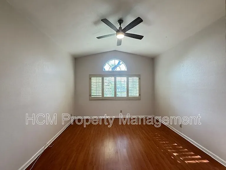 46 Almador — Photo 13