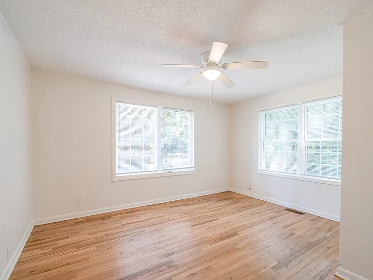706 E Pinetree Blvd — Photo 49