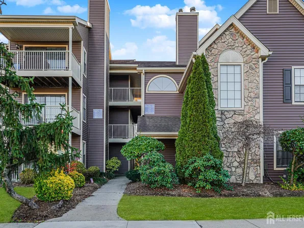 212 Blew Ct, East Brunswick, NJ 08816