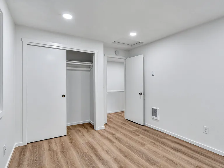 5210-5232 SE Rinearson Rd #5230 — Photo 18