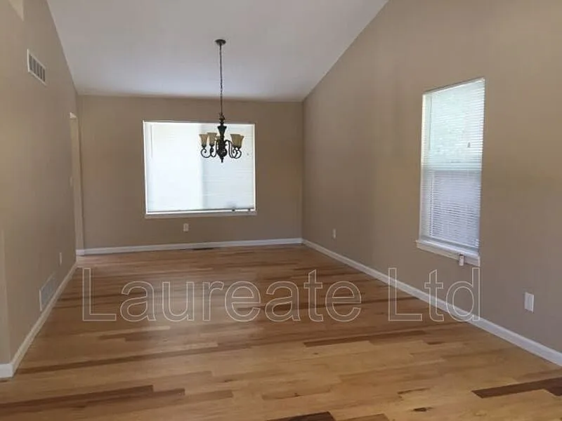 4 bed, 3.0 bath, 2910 sqft, $3,100 — Photo 2