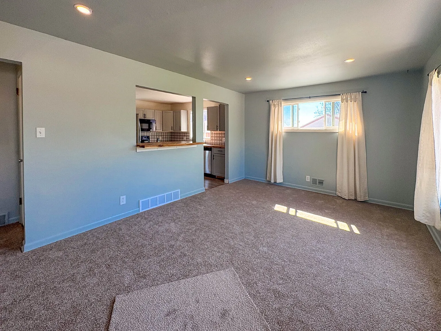 Charming Home w/Big Garage — Photo 4