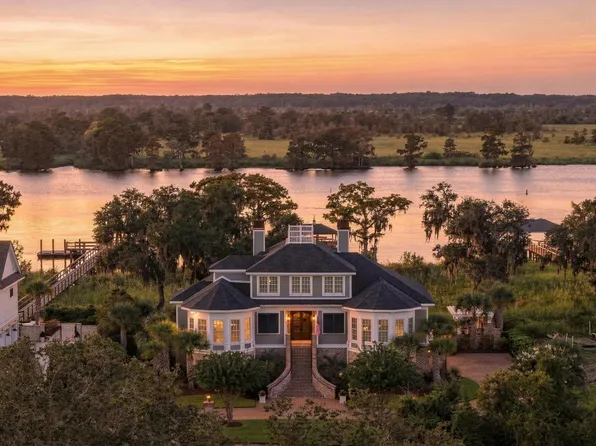 115 Woodmont Ln., Pawleys Island, SC 29585