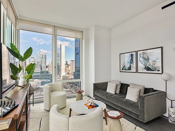 3rd image of 606 W 30th St #25C