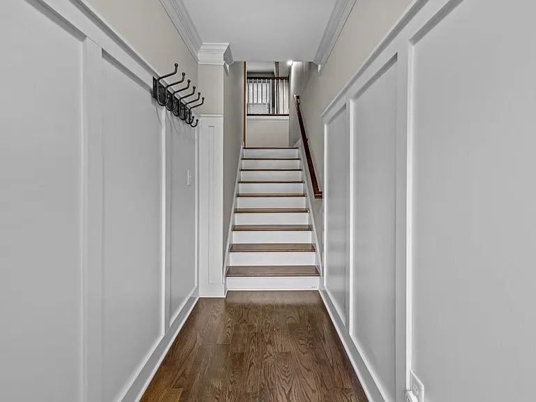 3209 Hallmark Ln — Photo 2