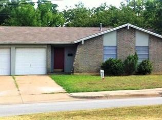 706 W Harwood Rd, Euless, TX 76039