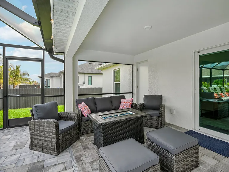 25 SW 22nd Ave — Photo 31