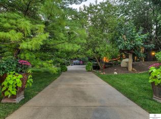 822 Pacific St, Omaha, NE 68108