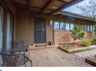 15 Sherwood Ln, Aston, PA 19014