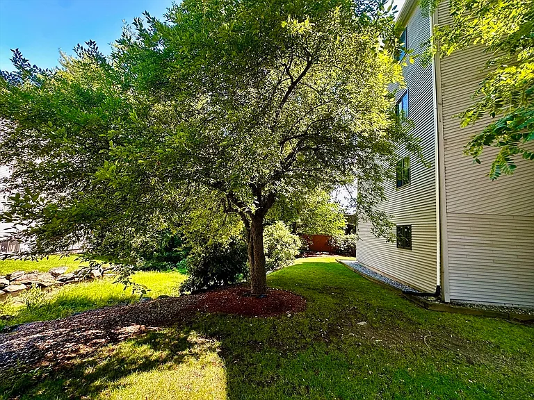 1205 Grafton St #B18 — Photo 31