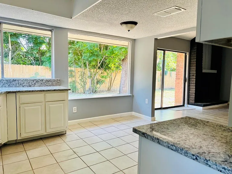 7627 Candlegreen Ln — Photo 23