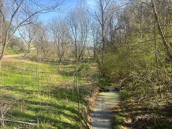 4th image of 701 Old Witt Rd