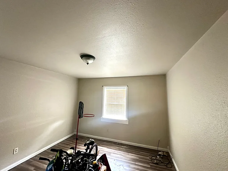 1405 Carlisle Ct — Photo 11