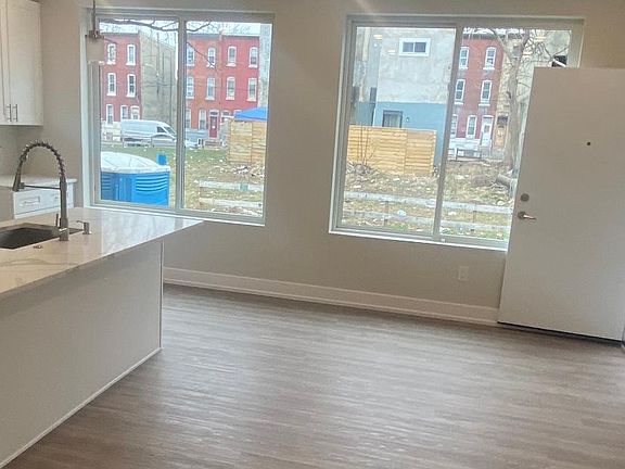 3rd image of 2156 N Darien St #2B